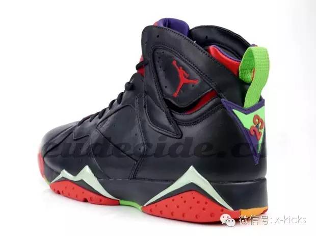 再看Air Jordan 7 “MARVIN THE MARTIAN”