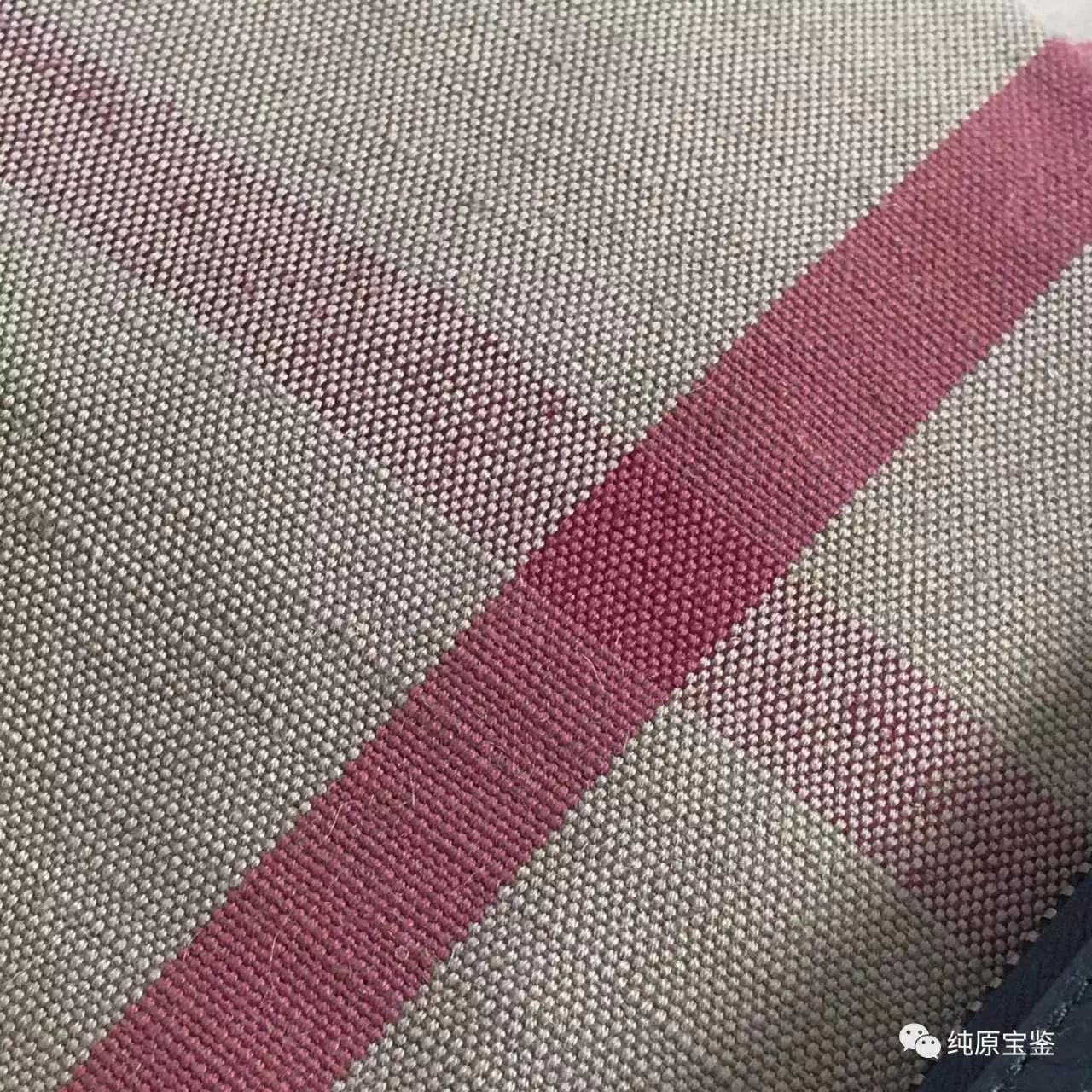 Burberry Canvas 格纹双肩包鉴别要点