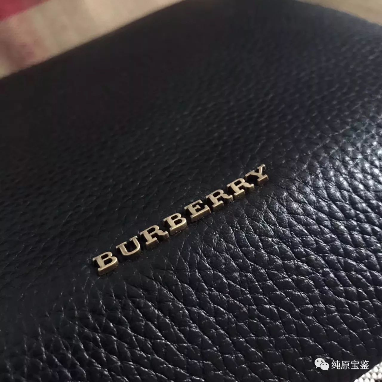 Burberry Canvas 格纹双肩包鉴别要点