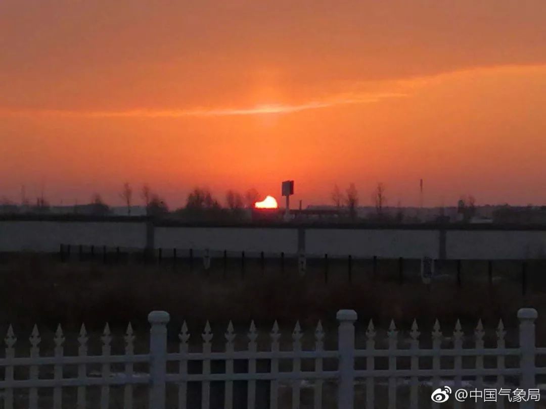 PHOTOS: Solar Eclipse Wows North China Residents