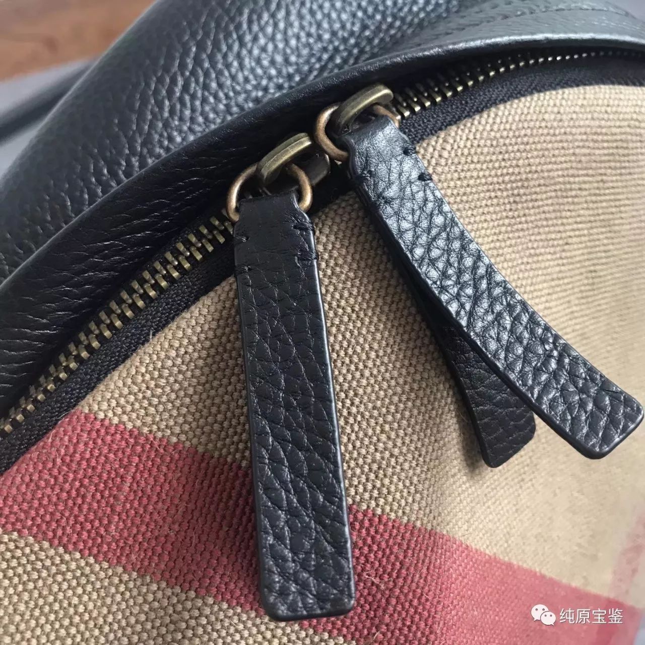 Burberry Canvas 格纹双肩包鉴别要点