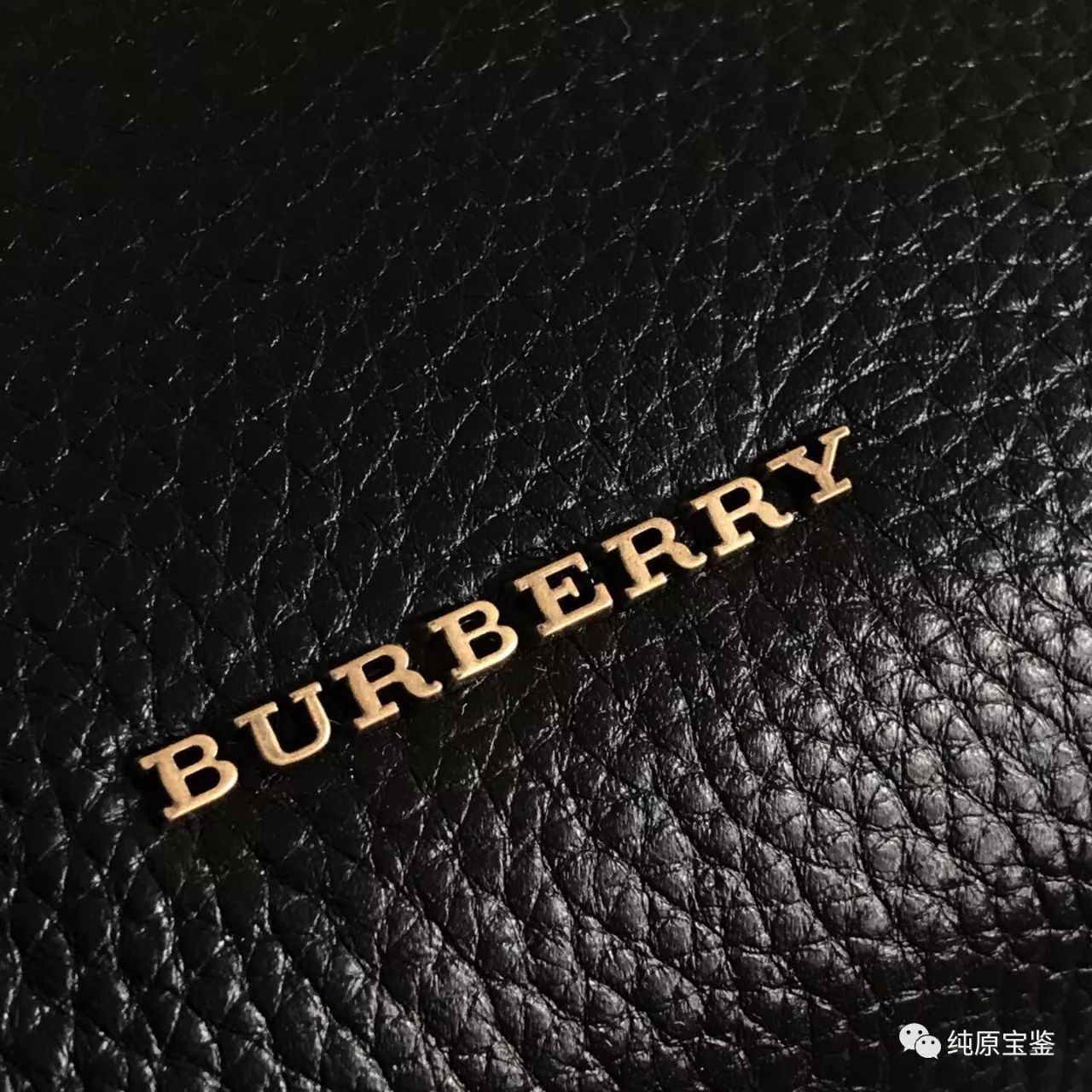 Burberry Canvas 格纹双肩包鉴别要点