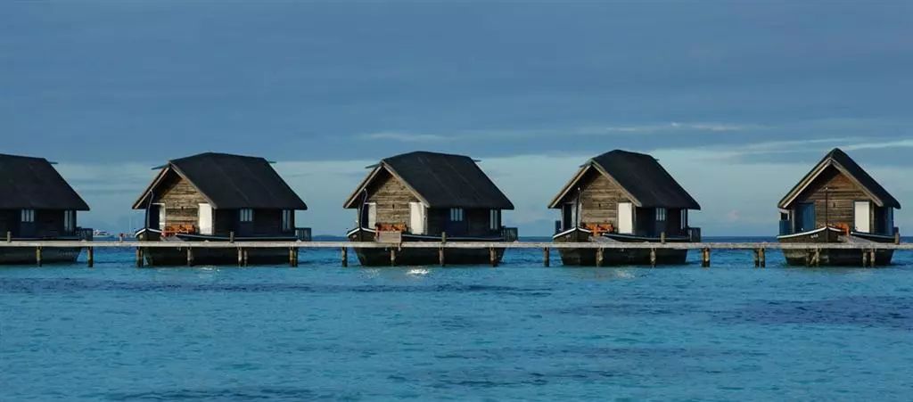 马尔代夫旅游选岛攻略：超豪华5星可可亚岛cocoa island6天4晚自由行 全水上屋岛屿 每日免费瓶装水和新鲜水果