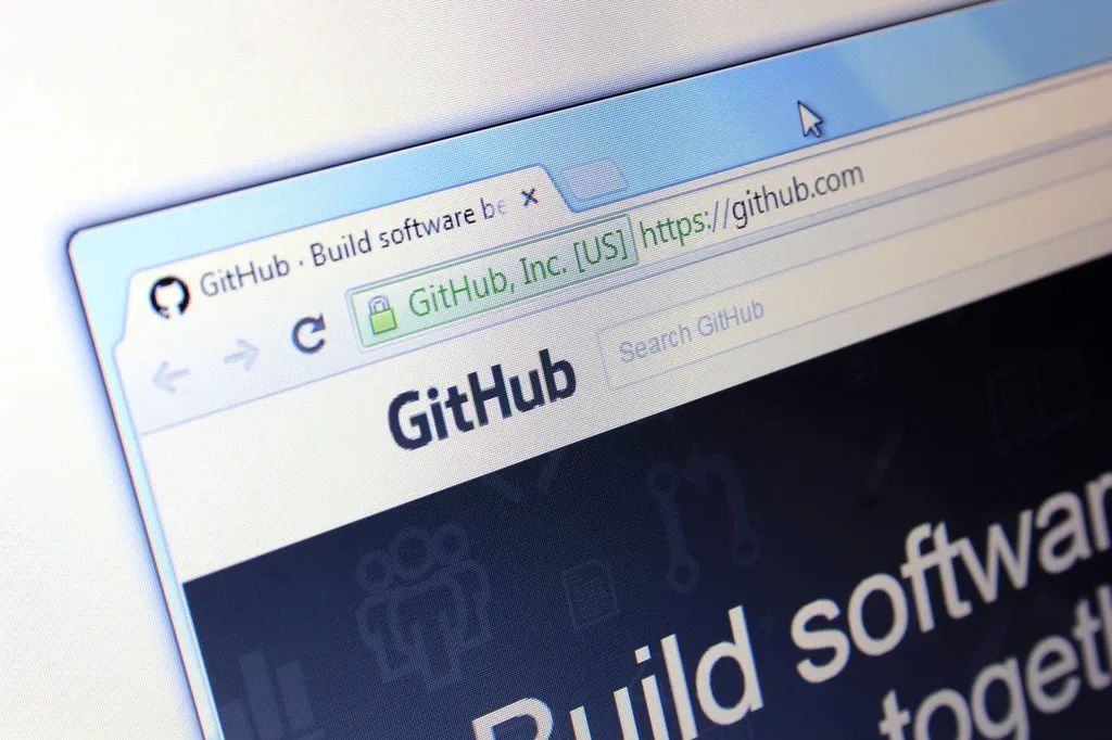 GitHub 接连封杀开源项目惹众怒，CEO 亲自道歉！