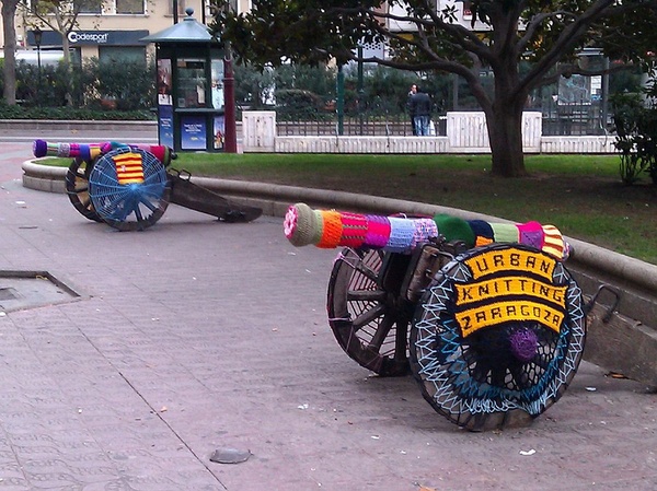 ”Yarn bombing“ 针织涂鸦