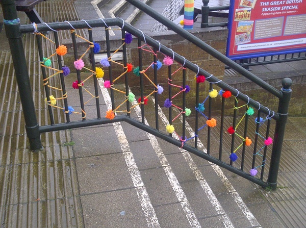 ”Yarn bombing“ 针织涂鸦