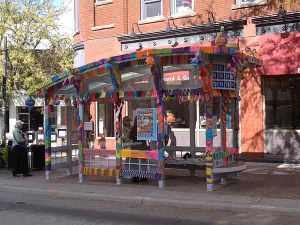 ”Yarn bombing“ 针织涂鸦