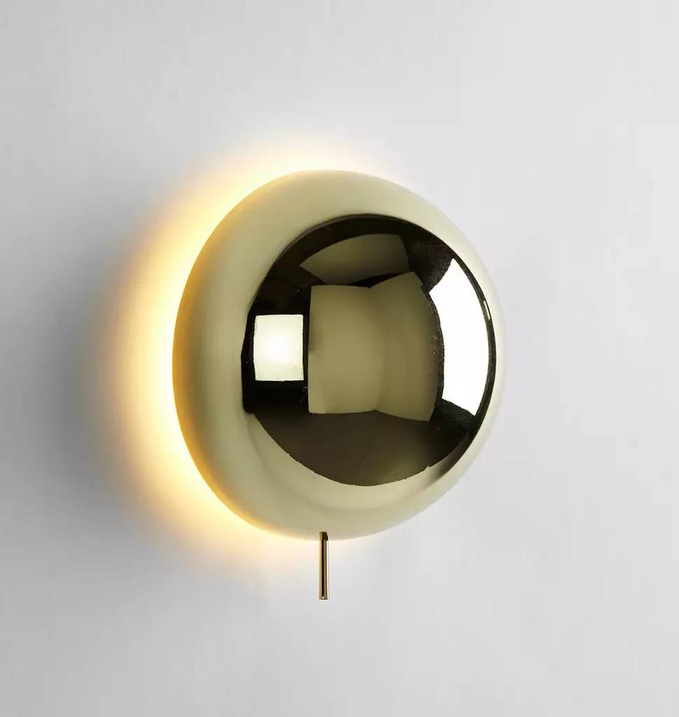 温暖又冷酷的日食壁灯「Eclipse Sconce」