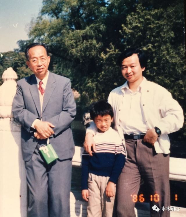 Lunar Eclipse ~Evening stroll with my grandfather