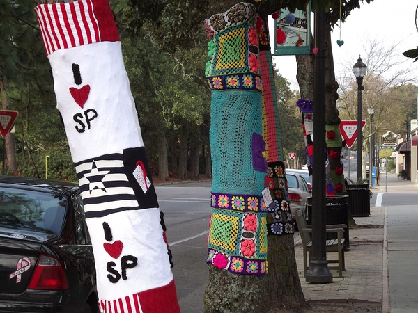 ”Yarn bombing“ 针织涂鸦