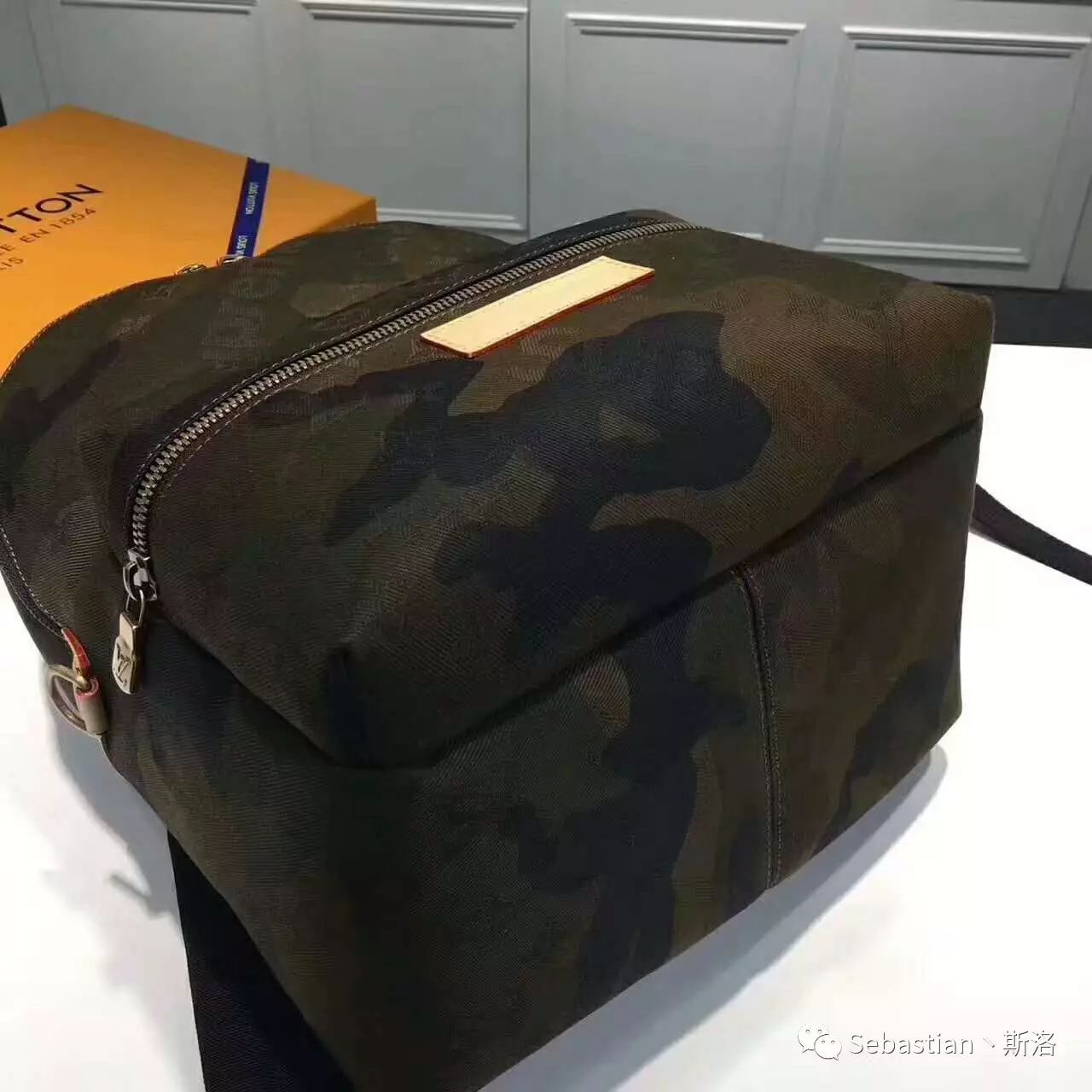 supreme lv 顶级双肩包 Monogram Eclipse涂层帆布面料