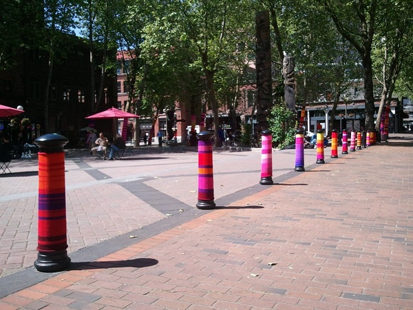 ”Yarn bombing“ 针织涂鸦