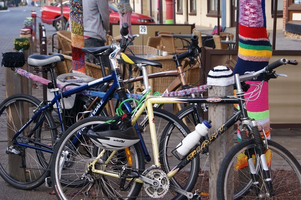 ”Yarn bombing“ 针织涂鸦