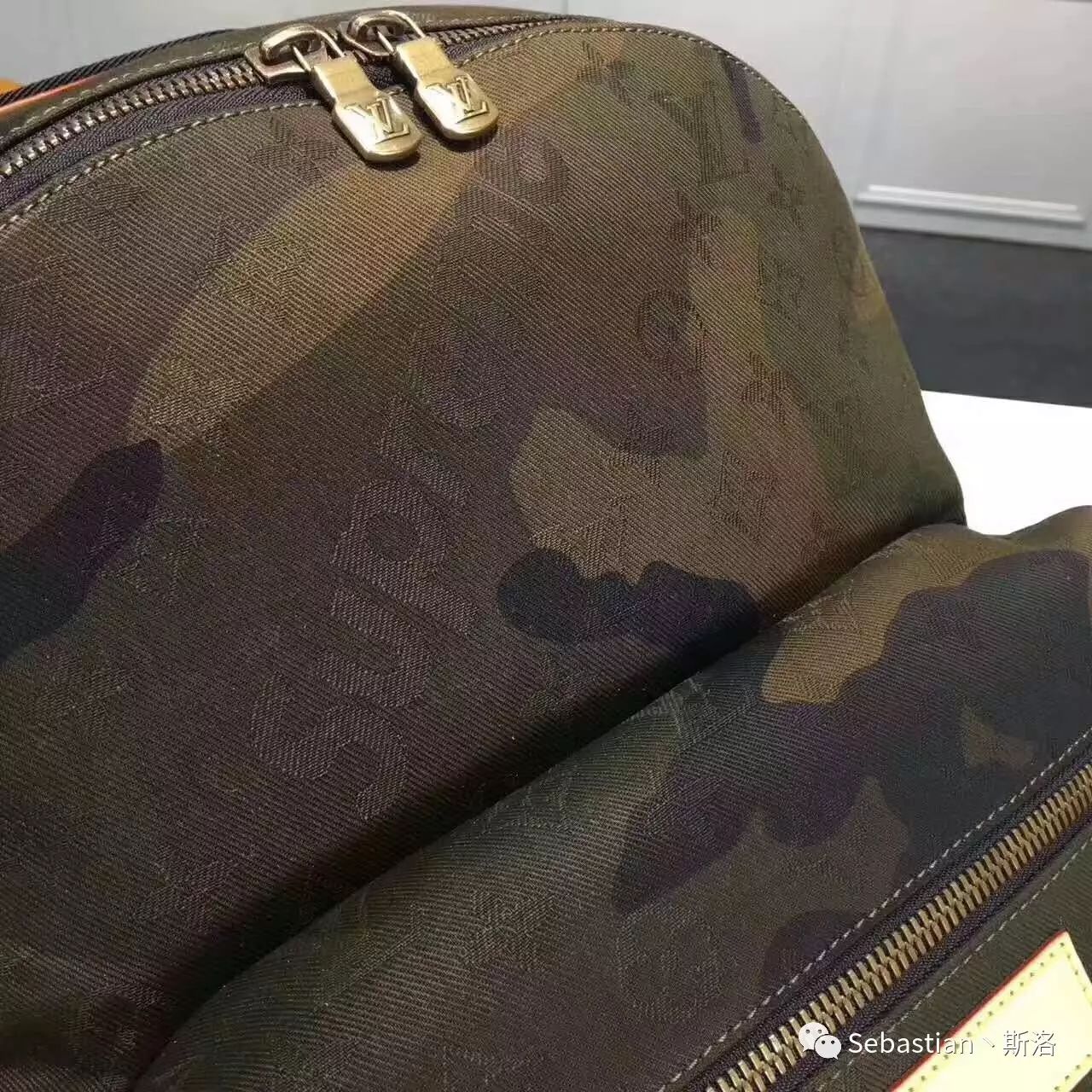 supreme lv 顶级双肩包 Monogram Eclipse涂层帆布面料