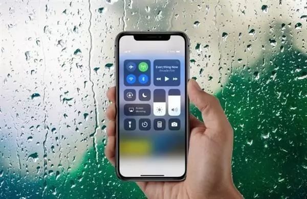 听说今年出的iPhone长这样？亲们种草拔草吗？