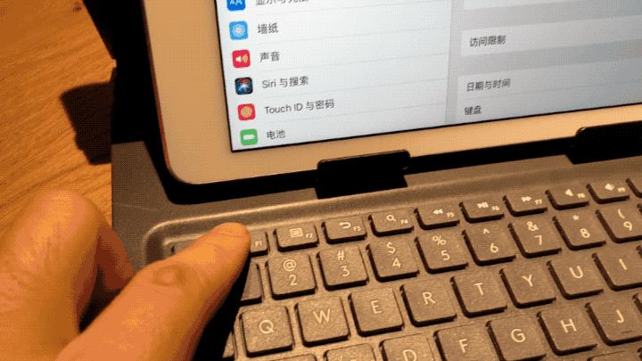 想把 iPad 当笔记本电脑用？可以试试这款外接键盘