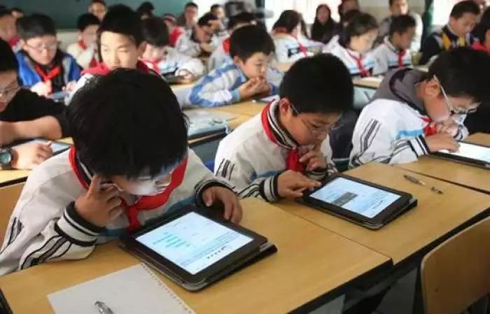 陕西一中学要求学生入学自备iPad 校方：教学需要