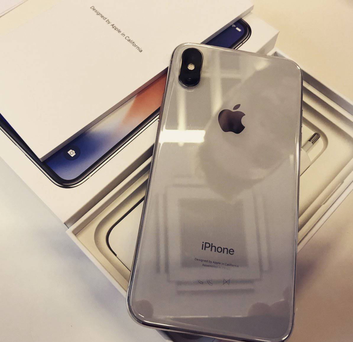 iPhoneX全球第一开箱视频，iPad牛排月底停止所有服务