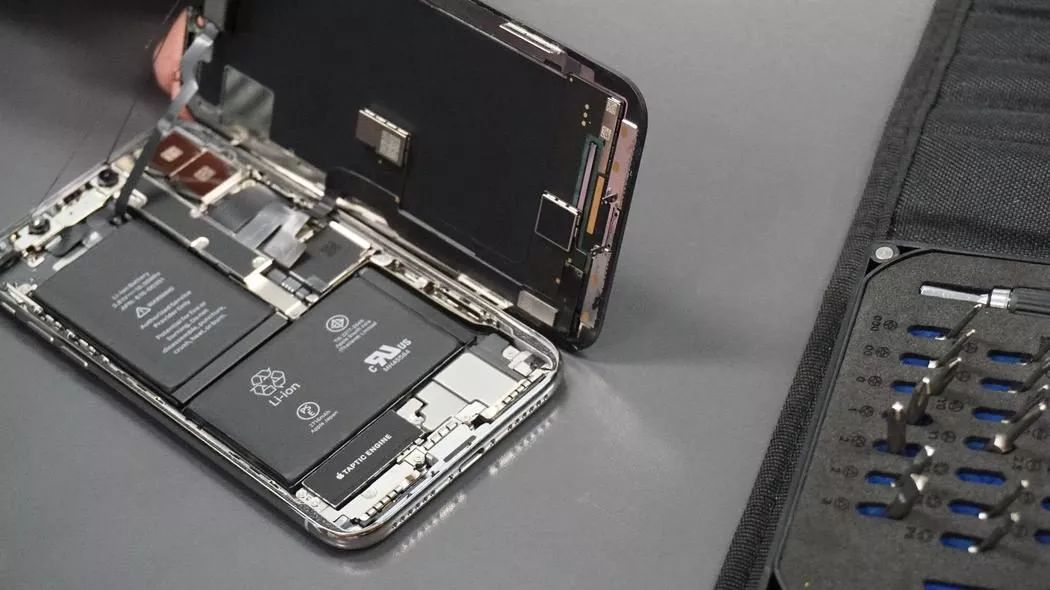 苹果新机曝光：5.8 寸 iPhone X 或成绝唱，iPhone SE 2 最快 5 月亮相