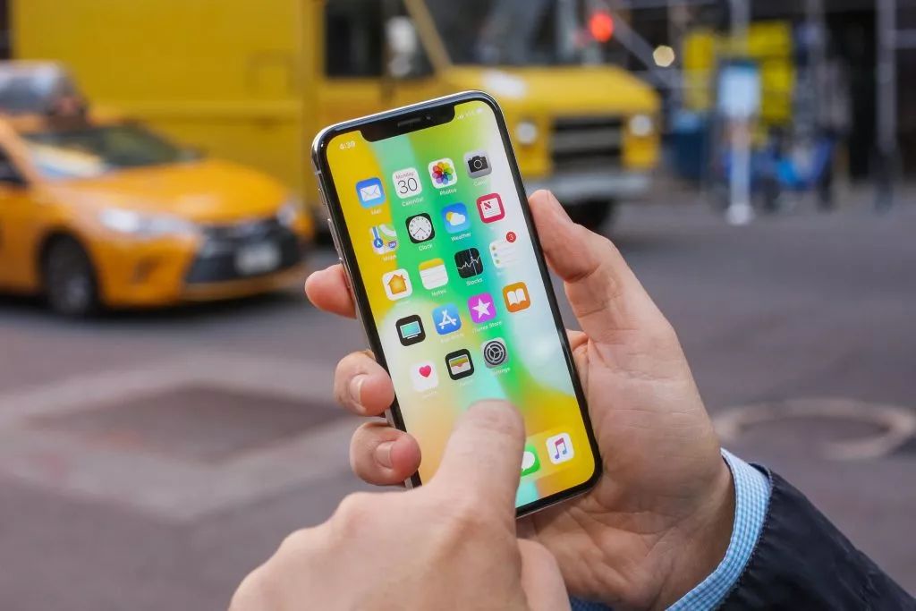 苹果新机曝光：5.8 寸 iPhone X 或成绝唱，iPhone SE 2 最快 5 月亮相