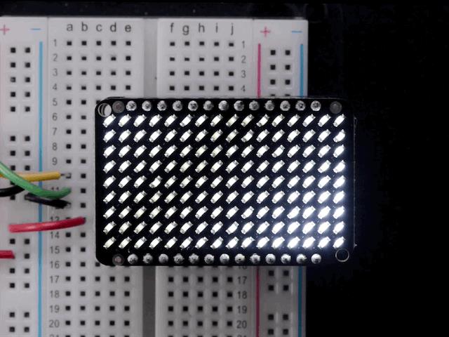 ▲ IS31FL3731控制板可以控制16×9 **LED**  矩阵560