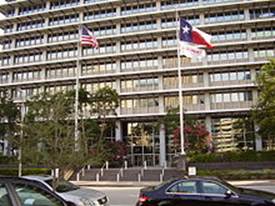 https://upload.wikimedia.org/wikipedia/commons/thumb/7/79/ExxonMobilDowntownHoustonTX.JPG/220px-ExxonMobilDowntownHoustonTX.JPG