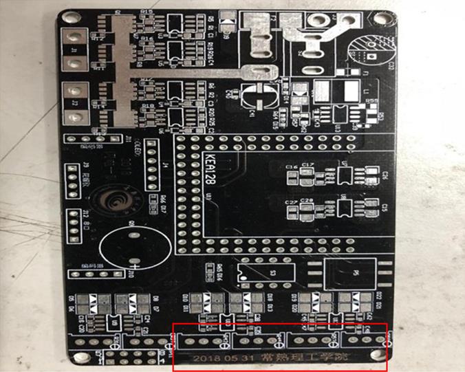 ▲ 图1.2 电路板照片示例在图中标记处电路板本身的LOGO信息