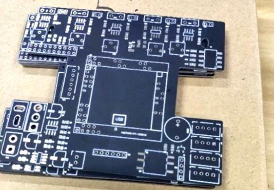 ▲ 图1.3 深色阻焊层电路板无法显示覆铜层队伍信息