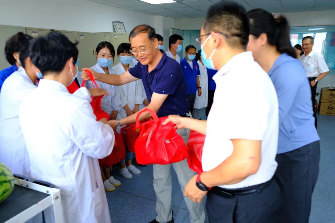 压力测试、疫情防控、高温天气，多重考验下，四院人迎难而上