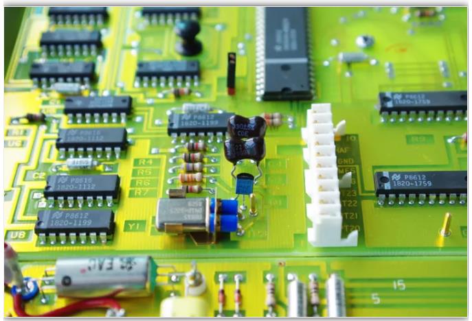 PCBLayout跳坑指南——PCB走线角度选择到底该不该90°？_信号传输_05